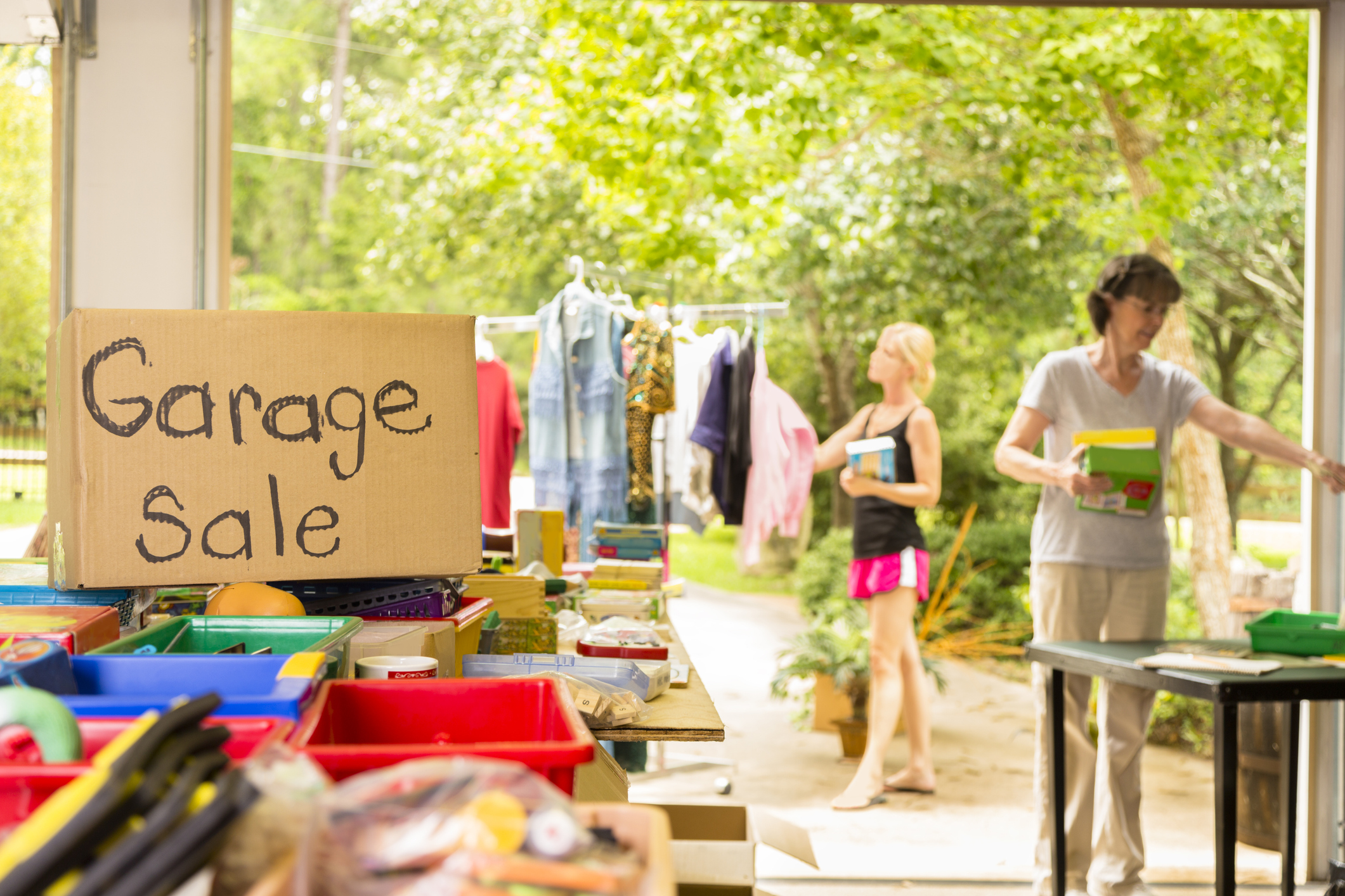 Here Comes the Sun: Planning A Summer Garage Sale Before A Move