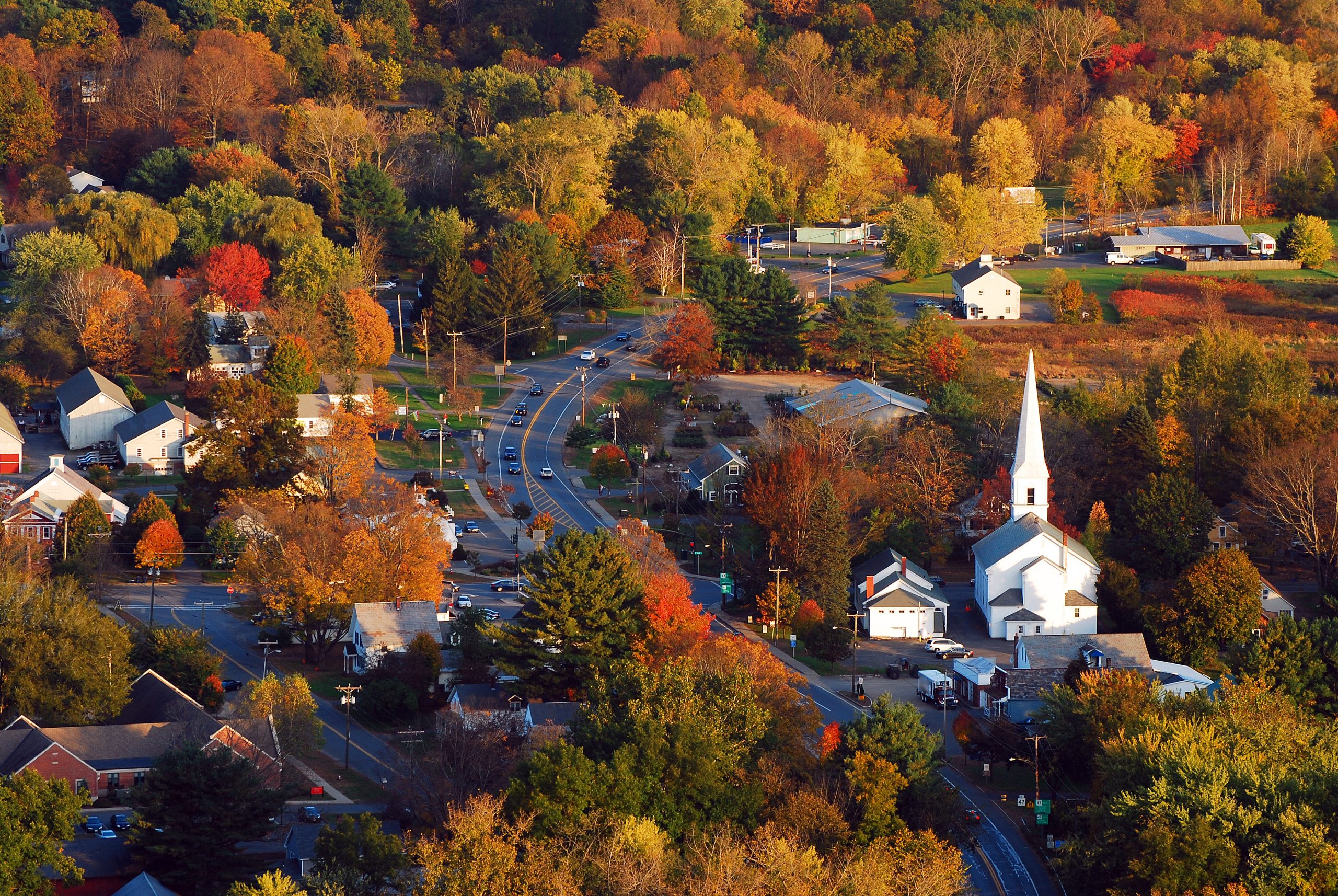 A Simpler Life: What You Need to Know About Moving to a Small Town